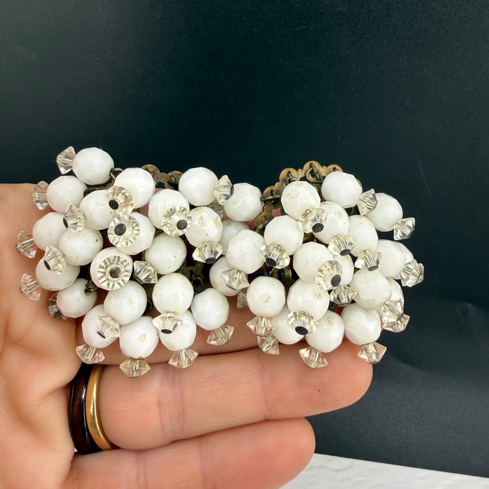 Vintage Estate Cluster Clip On Earrings Gold Tone Milk Glass White Beaded 1.5in